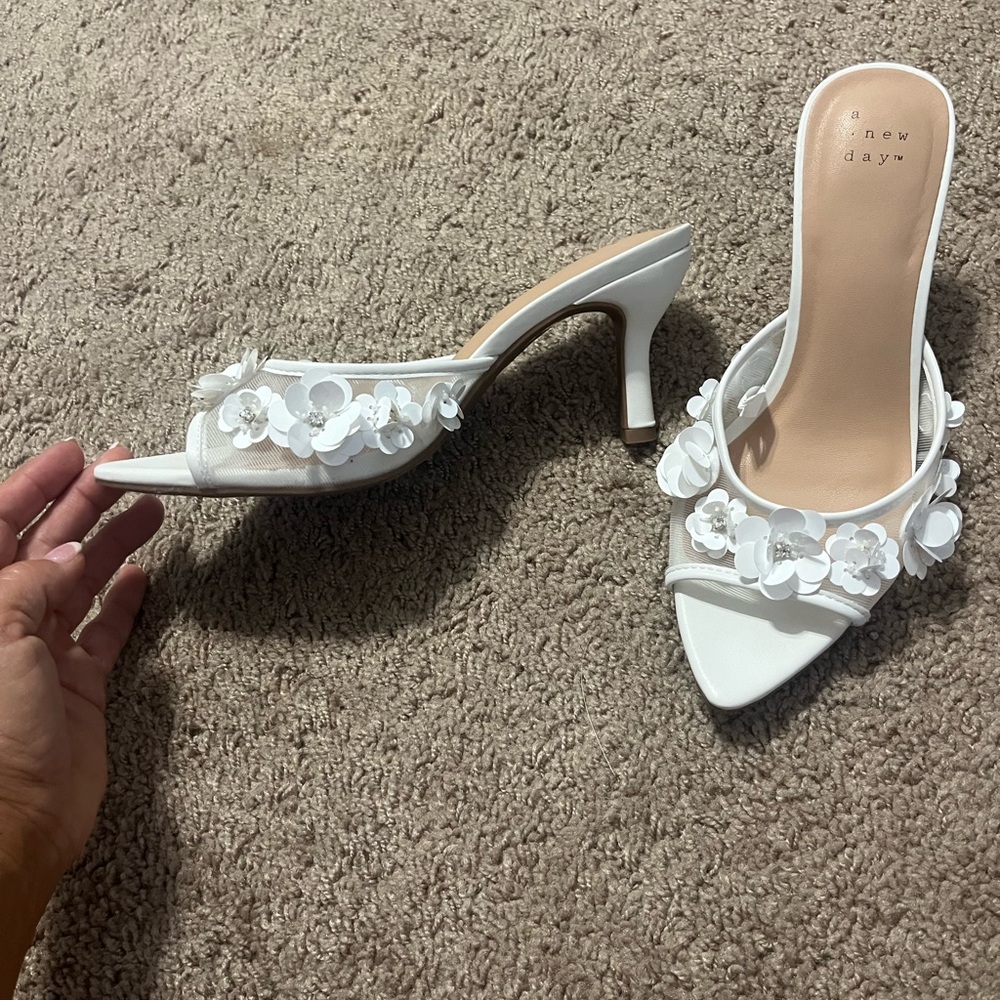 A New Day White Mules & Clogs Elegant Design - Picture 5 of 6